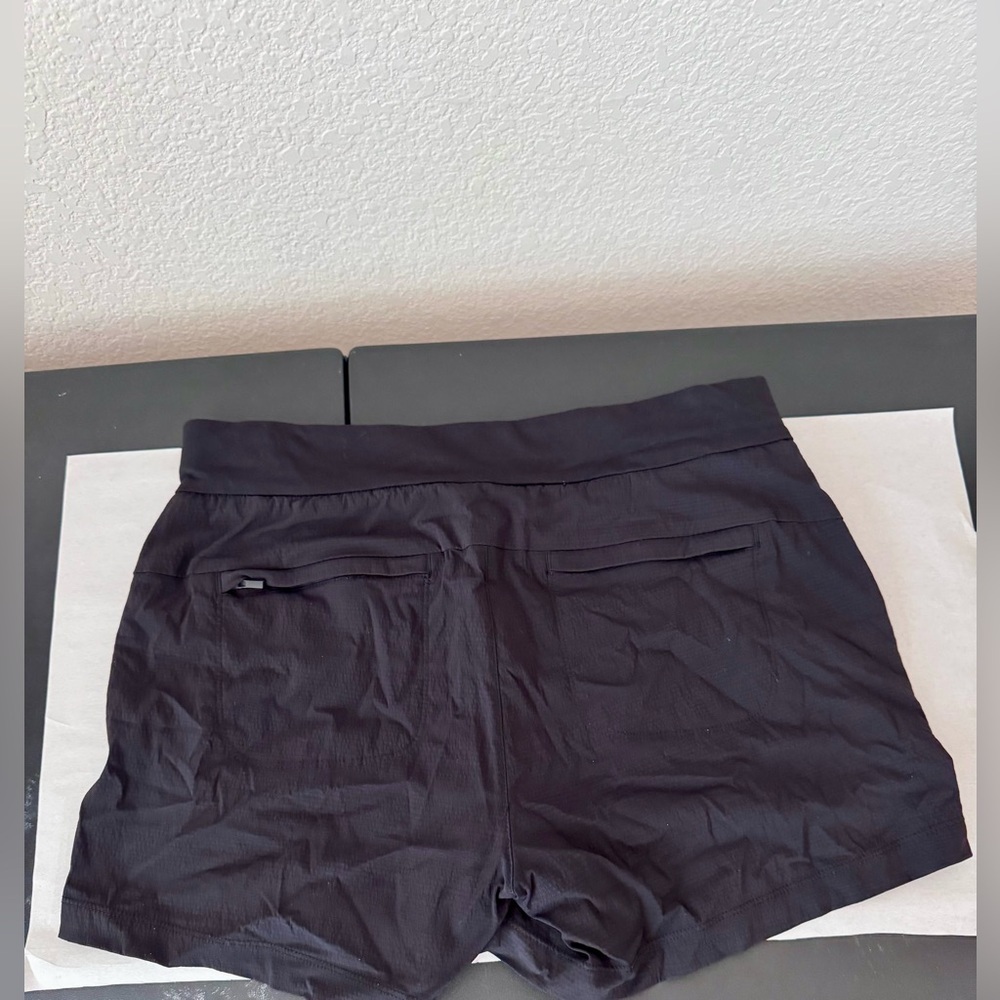 Athleta Trekkie North Women’s Short Black Athleisure Utility Hiking Size 10 - Picture 3 of 10
